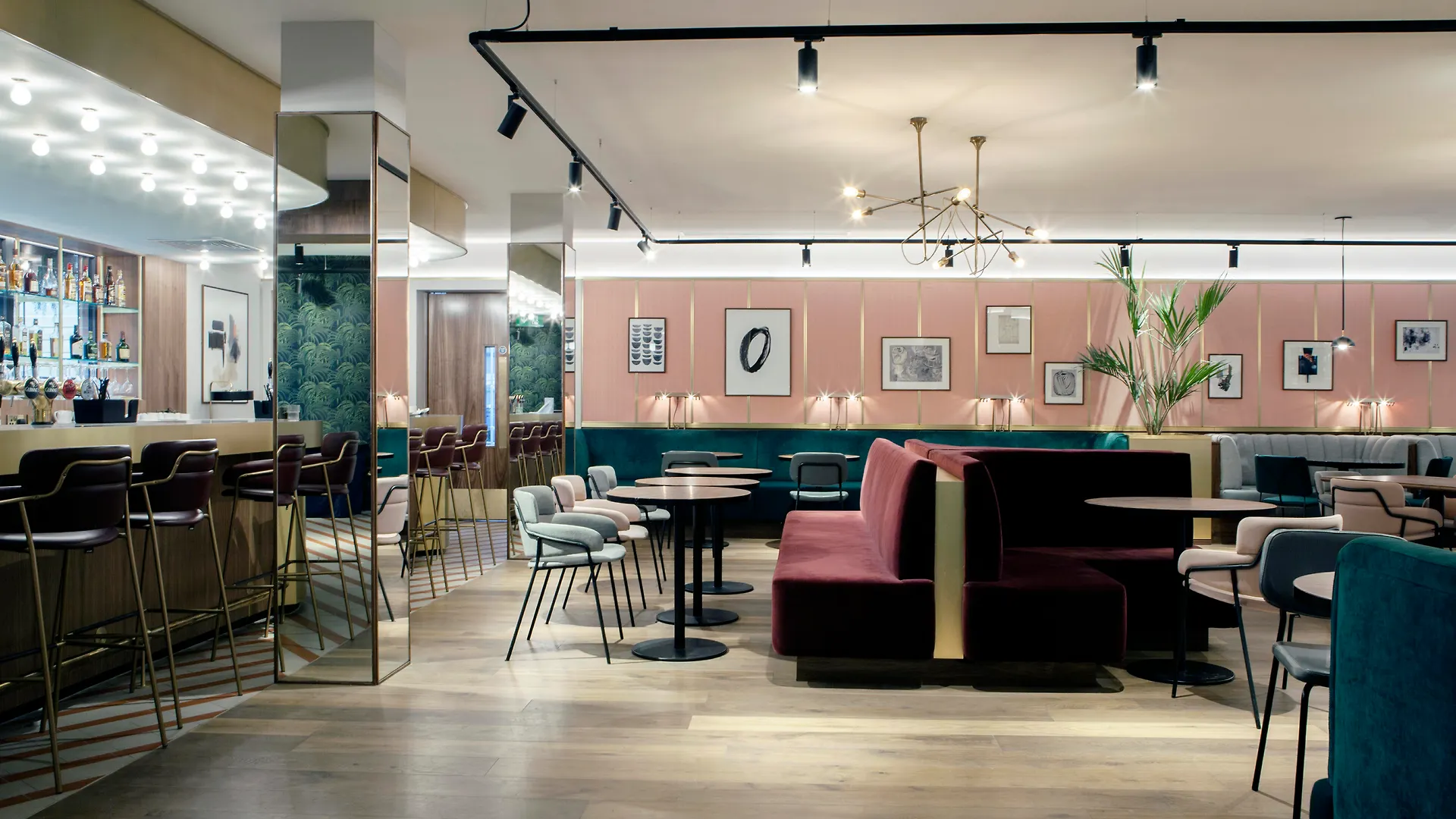 The Alex Hotel Dublin 4*,